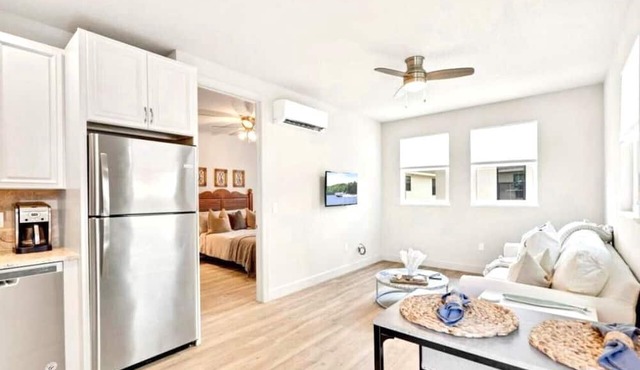 Downtown Sarasota | 1 Bd 1 Ba | Beach | + Pets