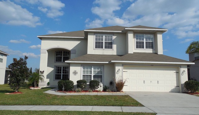 Elegant Urban Home in Disney Area, 6 BR, Pool and Spa in Orlando