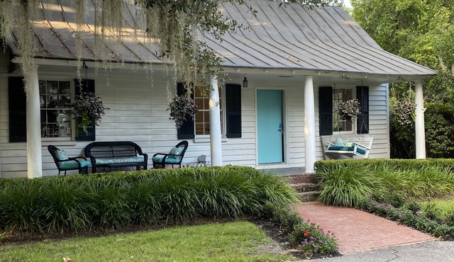 Elizabeth Arden's former Estate, Coastal Style Cottage in Summerville