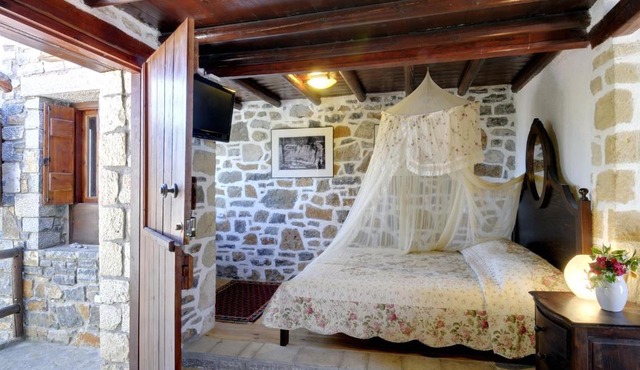 Elounda Traditional Art Suites in Elounda