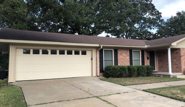 Entire Private Home in a safe, quiet, convenient neighborhood!