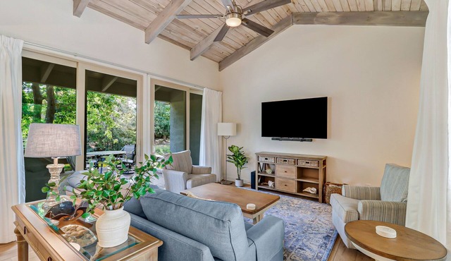 Experience Coastal Elegance: Newly Renovated Villa in South Beach Marina