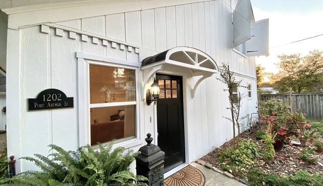 Experience History in an original Carriage House located behind a Colonial home.