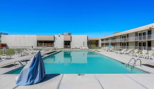 Experience Relaxation with Pool and Free On-Site Parking | 4 Affordable Rooms in Hamilton