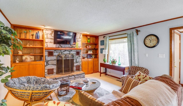 Fairfield Bay Getaway < 10 Mi to Boating & Hiking