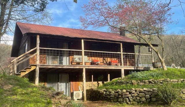 farmhouse cabin ATV UTV TRAILS dog friendly HIKING secluded HOT TUB & FIREPIT