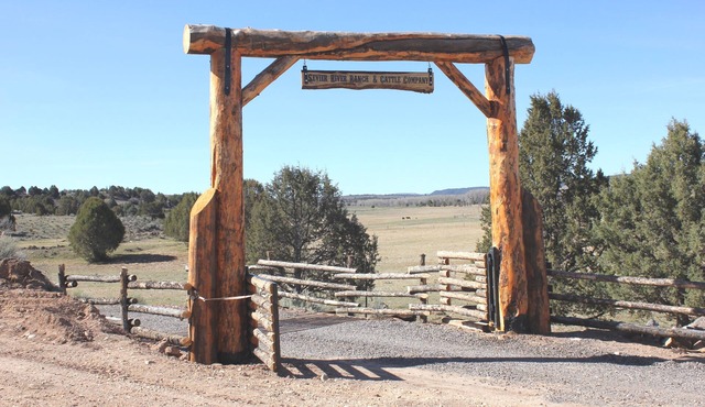 Farriers Quarters Studio on 280 acre Sevier River Ranch - 2 Queen Beds in Hatch