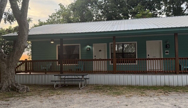 Fishing cabin with views on Lake Chicot!