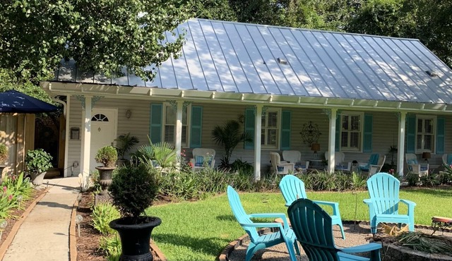 Flowertown Cottage Downstairs Only (2 Bed, 1.5 Bath, Kitchen, Living, Laundry)