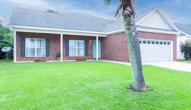 Foley Vacation or Monthly Stay Near OWA | Sleeps 12 in Foley