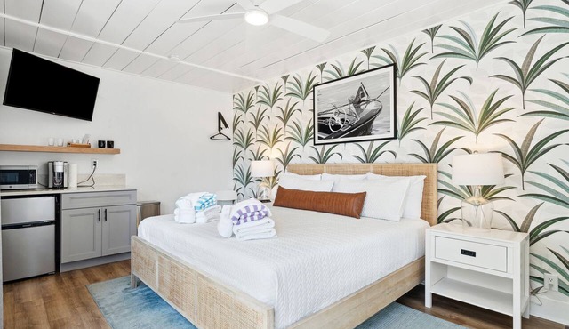 Folliday Inn: The Torpedo: Room 22