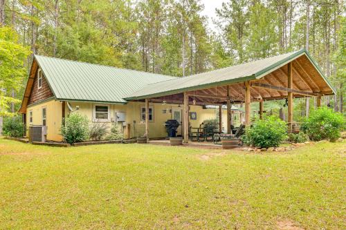 Forested Family Hideaway Near Lake Sinclair! in Eatonton