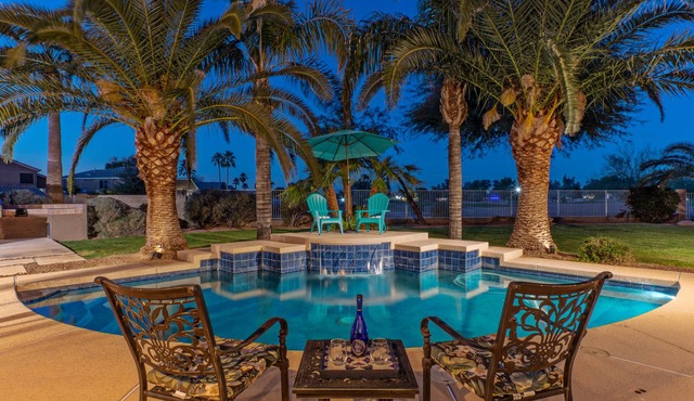 Golf Course VIEW: Htd POOL, Hot Tub, Fire Pit, Game Room w/Pool Table, TVs All BRs, 2 Kid's Bikes in Gilbert