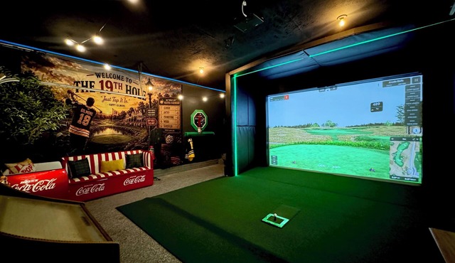 Golf Simulator, hot tub, best location! in Bloomington