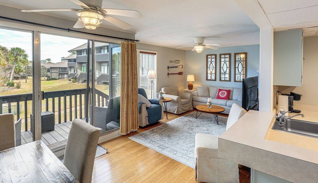 Golfer's Getaway! Modern Diamondhead Condo in Diamondhead