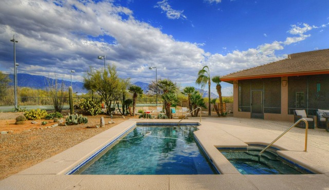 Gorgeous desert gem with private pool & spa and tennis court with amazing views! in Oro Valley