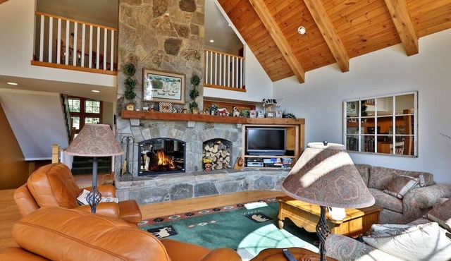 Gorgeous Solitude Home with Direct Ski Access and Hot Tub in Ludlow