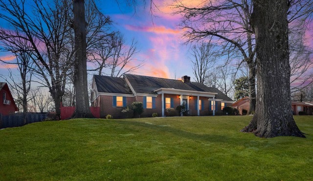 Graceland Getaway – Spacious 4BR Memphis House