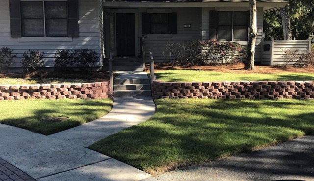 Great 2 bedroom Ranch unit with private back yard at Brigantine Quarters
