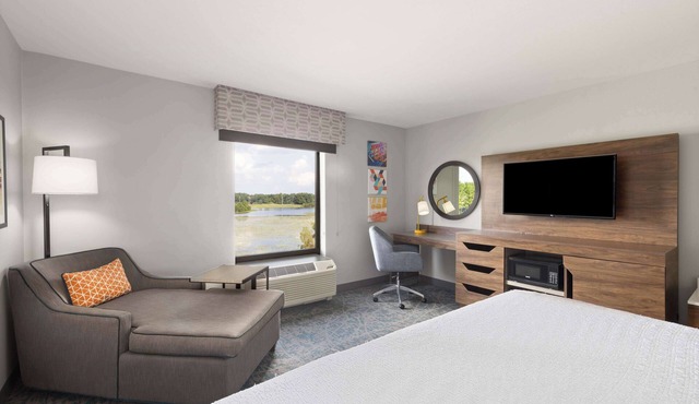 Hampton Inn & Suites Savannah-Airport