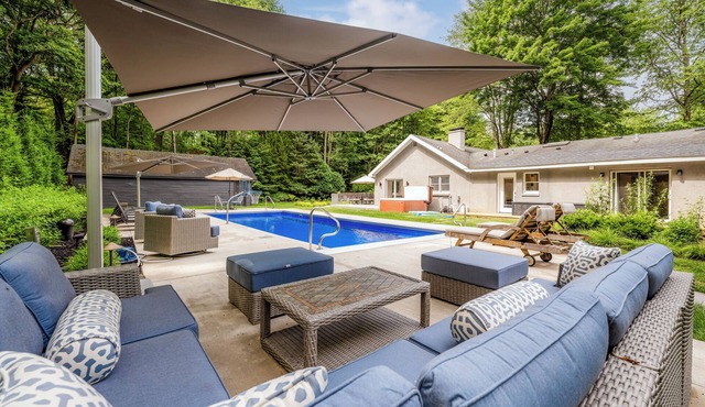 Harbert Hideaway - A 4 min walk to the beach with private pool and hot tub.