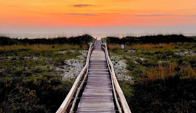 Harbor Hideaway …just steps to the beach and pool!