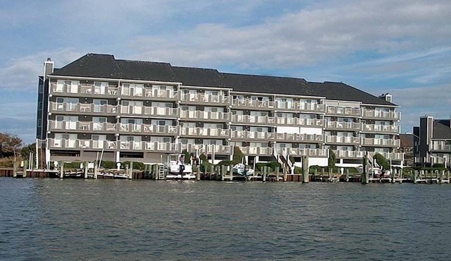 Harbour Island 303L-Baywater 14th St, WIFI, Pool, Elev, W/D, AC