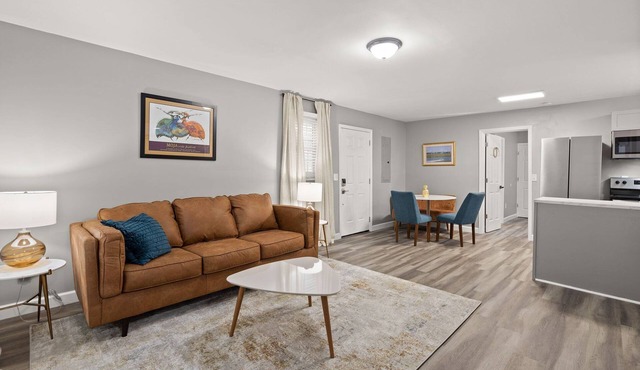 Heart of Dwntwn Charleston+Full Kitchen+Patio+W/D