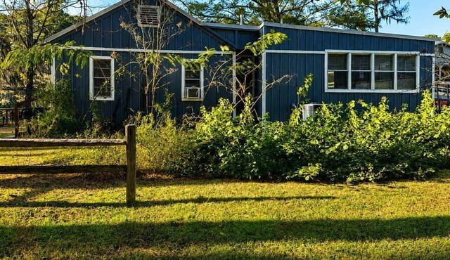 Hearts Cottage Waterfront Caddo Big Cypress River in Karnack