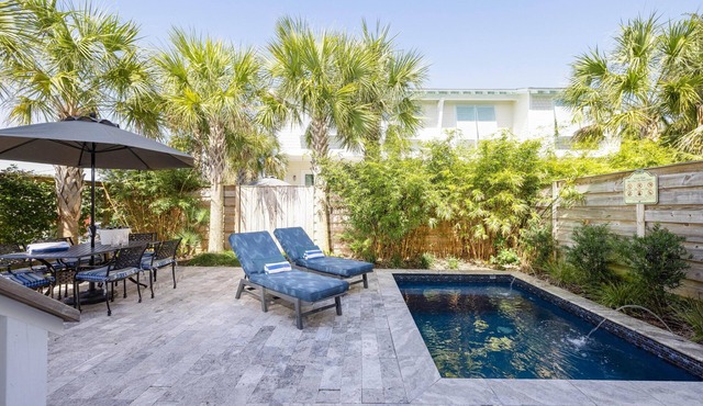 Heated Pool + Pet Friendly + Walk Everywhere