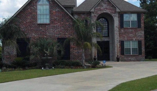 Heyyyy Sugar! Southern Charm Meets Modern Luxury! 3 bedroom 2 1/2 bath