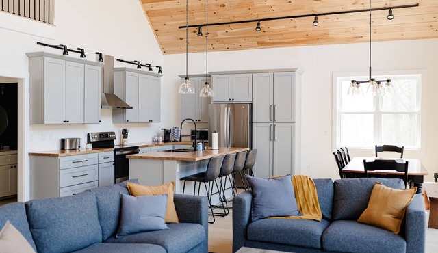 Hidden Arbor House - newly renovated retreat! in Berrien Springs