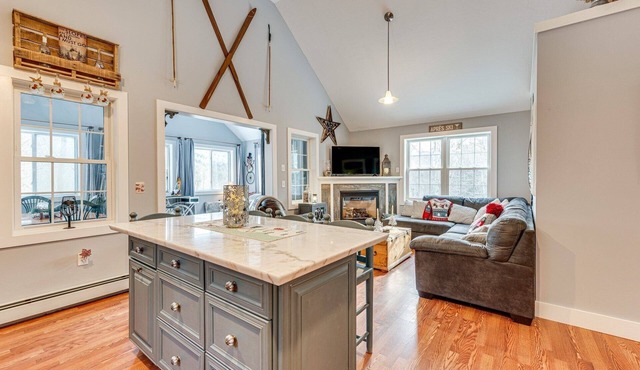 Hidden Gem! Waterville Estates home with Views! Dog friendly! in Campton