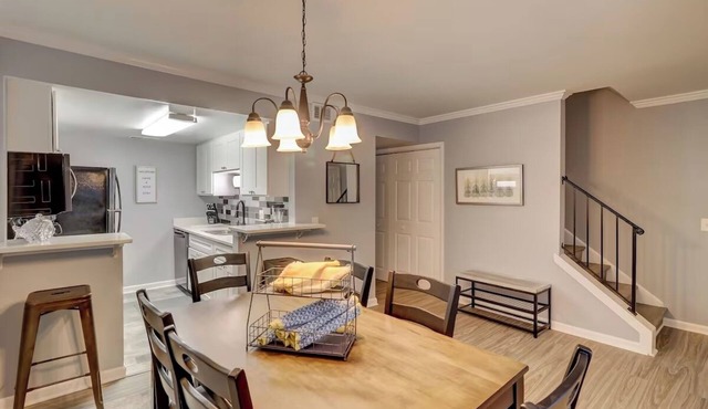 Hilton Head 2BR Townhouse Walk to Shops & Dining