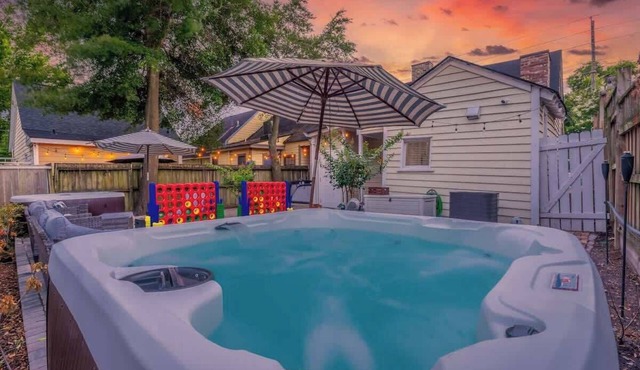 Historic District - Hot Tub - Walk to Forsyth Park