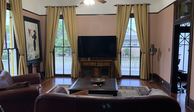 Historic Mansion, Five Miles from French Quarter