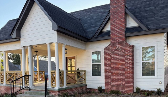 Historic, Ultra Clean, Sleeps 8, Game-Day Ready
