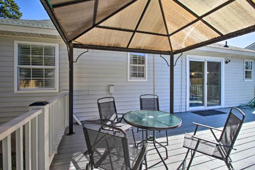 Home ~ 7 Miles to Savannah Historic District!