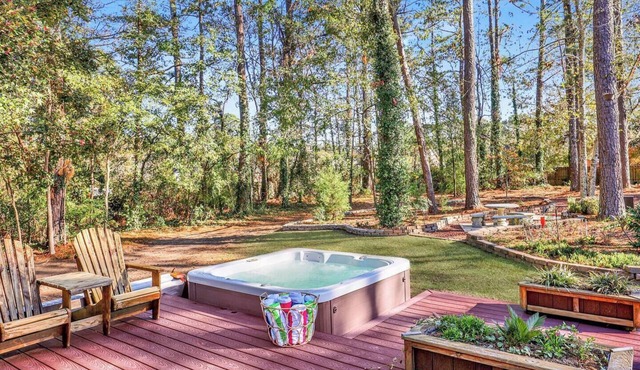 Horseshoe Pit Game Room Spa Huge Backyard
