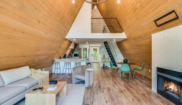 -Hot Tub & Fire Pit- Relaxing, Modern A-Frame Cabin near Rip Van Winkle Gardens
