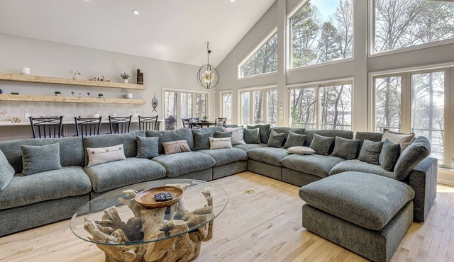 Hot Tub & Games Galore! Greers Ferry Lake Home