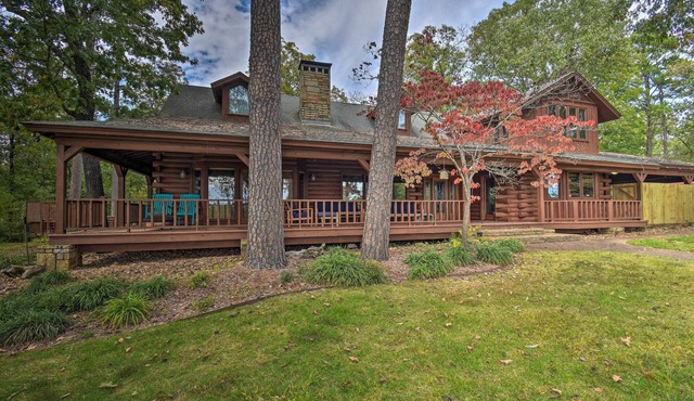 Hot Tub, Grill: Hilltop Log Cabin in Hot Springs!
