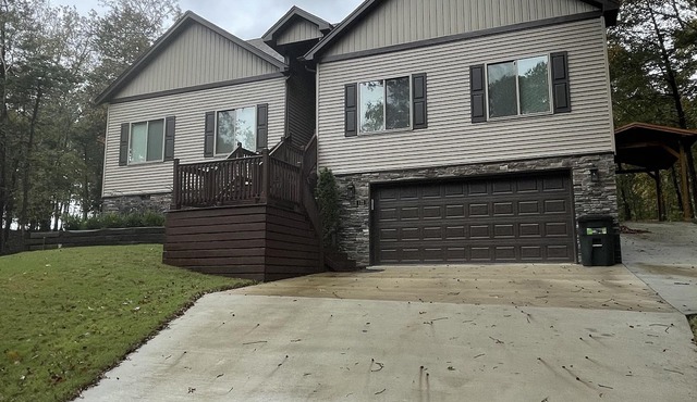 House located on Golf Course, community pools, hiking and ATV trails, close to G