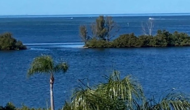 Hudson Hideaway: 2 BR/2 Bath Gulf Front Condo,Stunning Sunset from 27' Balcony in Hudson