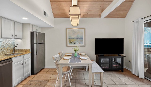 Ideal Weekend Getaway! Only 200 Yards to Beach, Popular East Beach Area!