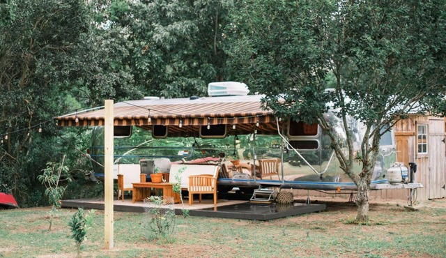 James Island Airstream- Between Downtown & Folly Beach. Creekside Glamping!