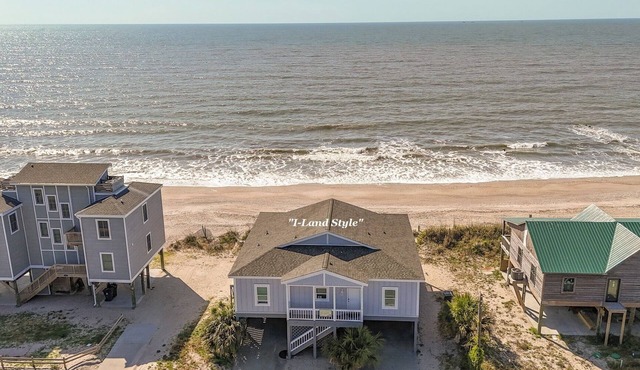 Just Renovated! Welcome to I-Land Style 4BR, 2BTH OCEANFRONT on Edisto Beach