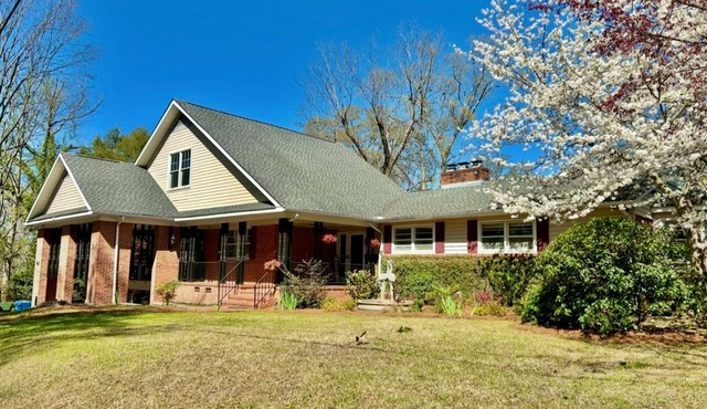 Kenwood Retreat, Spacious Home Near Downtown