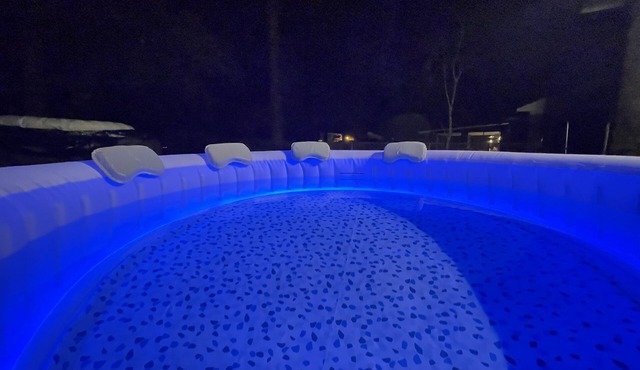King Suite Hot Tub Fireplace Fire Pit Foosball 1