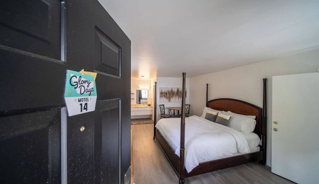 King Suite Room #14 at GloryDayz! in Eureka Springs